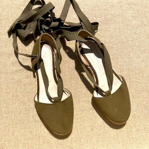 Marc Jacobs army green flat espadrilles.